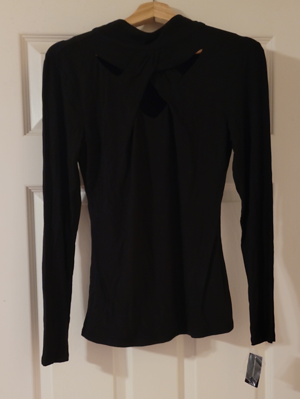 Black Long-Sleeve Women’s Top with Twist Detail